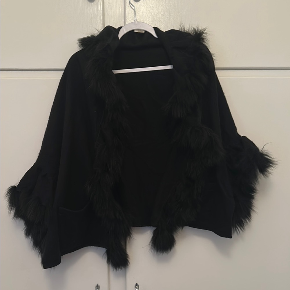 LIKE NEW Elegant Cashmere/Wool Sweater Wrap with Fox Fur Black Poncho Mitchie’s
